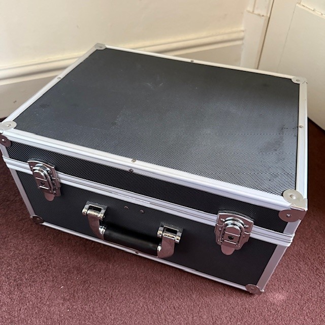 Heavy-duty record box, holds approximately 200 7" vinyl singles, 